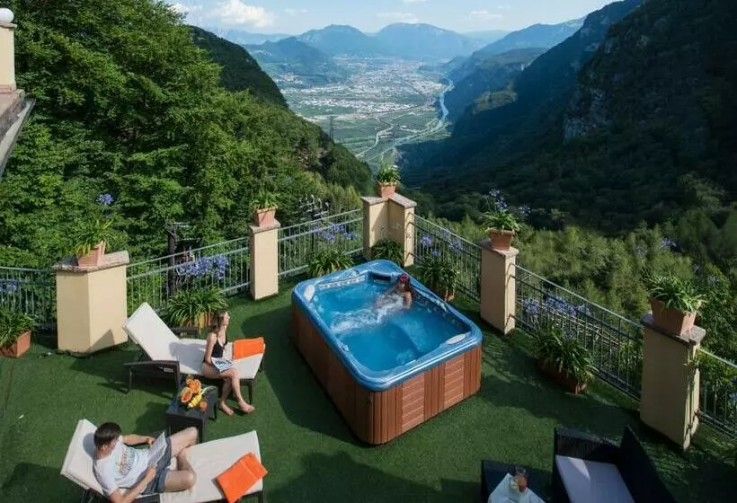 Hotelli Albergo Miravalle Fai Della Paganella