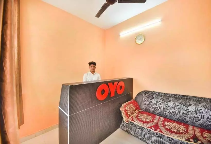 ホテル Oyo 66847 Utsav