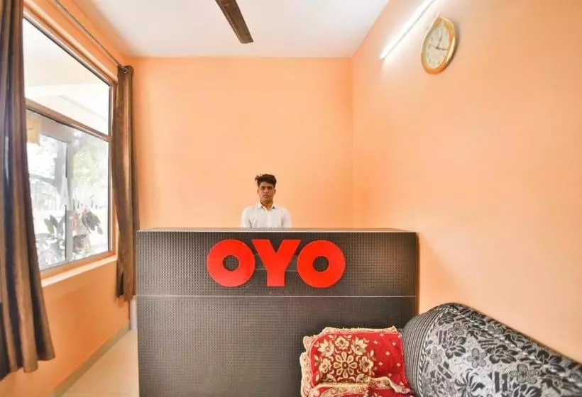 ホテル Oyo 66847 Utsav