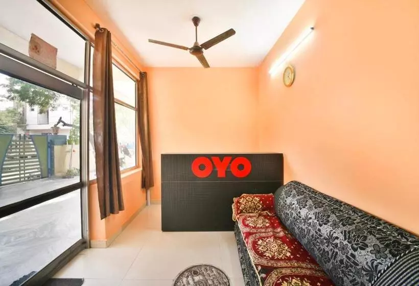 ホテル Oyo 66847 Utsav