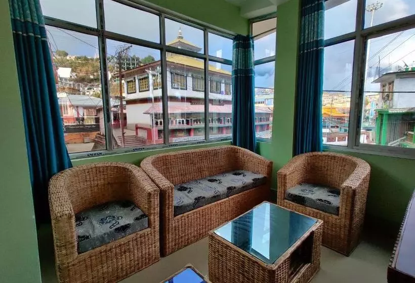 ホテル Tawang Centre Point