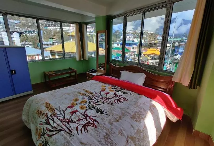 ホテル Tawang Centre Point