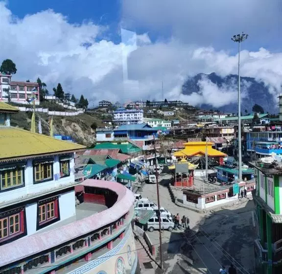 ホテル Tawang Centre Point