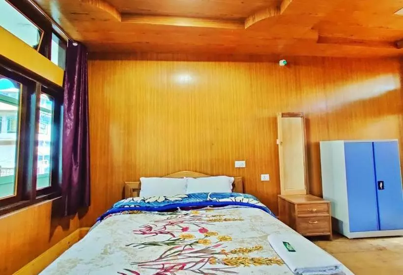 ホテル Tawang Centre Point