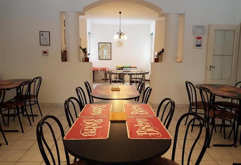 Pensjonat Fertődi Kúria Vendégház