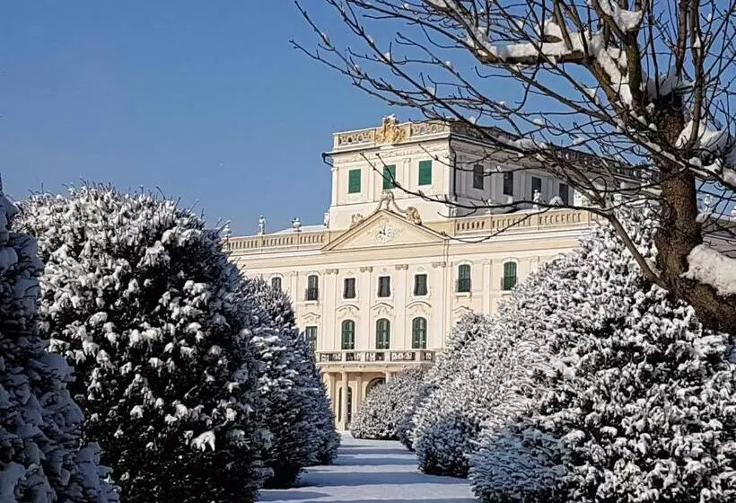 ペンション Fertődi Kúria Vendégház
