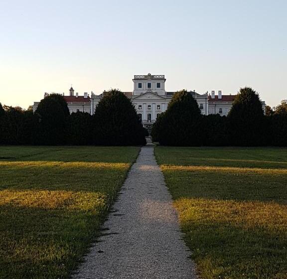 Pensjonat Fertődi Kúria Vendégház