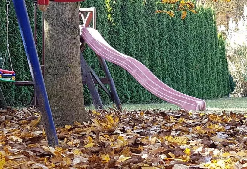 ペンション Fertődi Kúria Vendégház