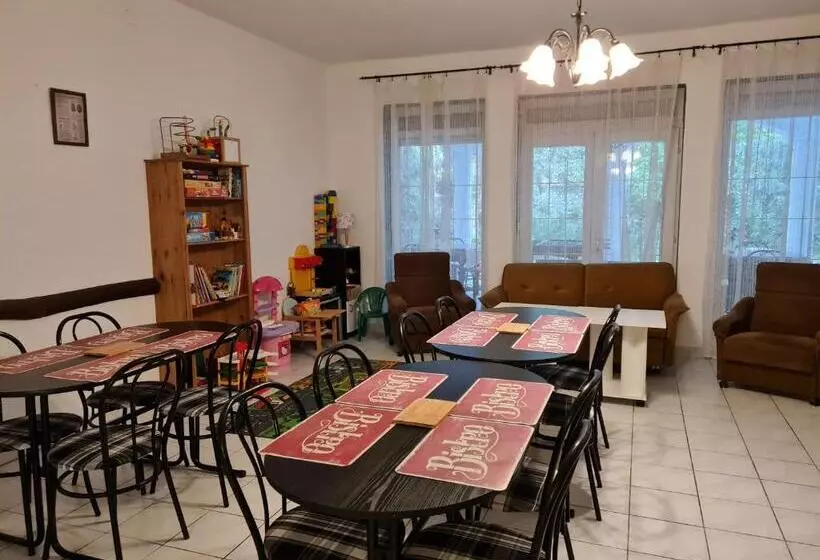 ペンション Fertődi Kúria Vendégház