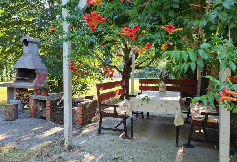 ペンション Fertődi Kúria Vendégház