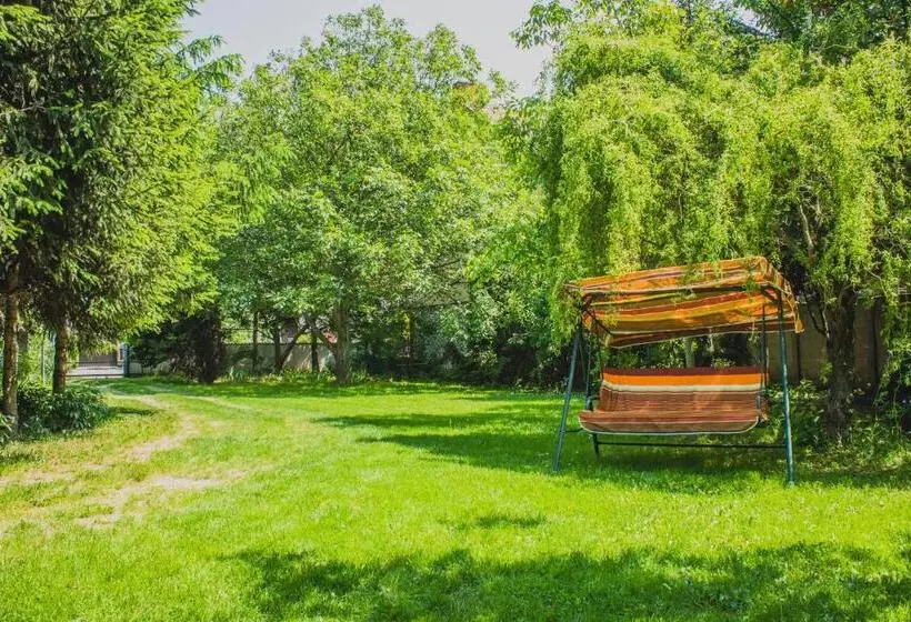 ペンション Fertődi Kúria Vendégház