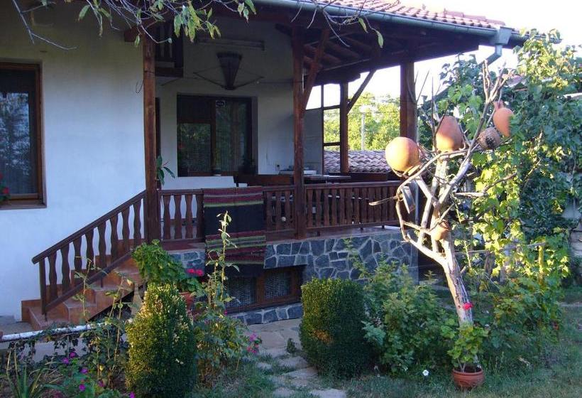 Пансион Guest House With The Wooden Plough
