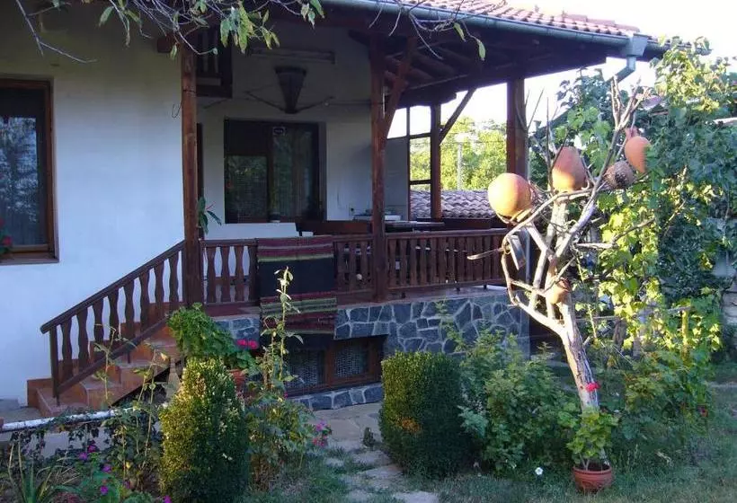 ペンション Guest House With The Wooden Plough