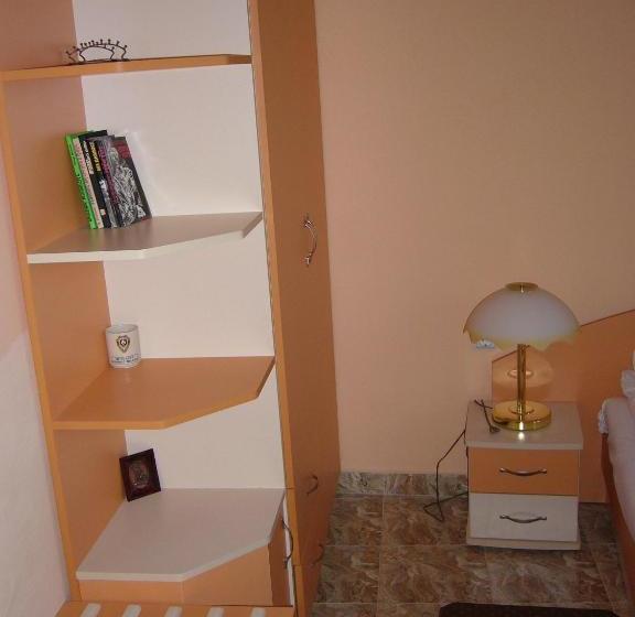 Пансион Guest House With The Wooden Plough