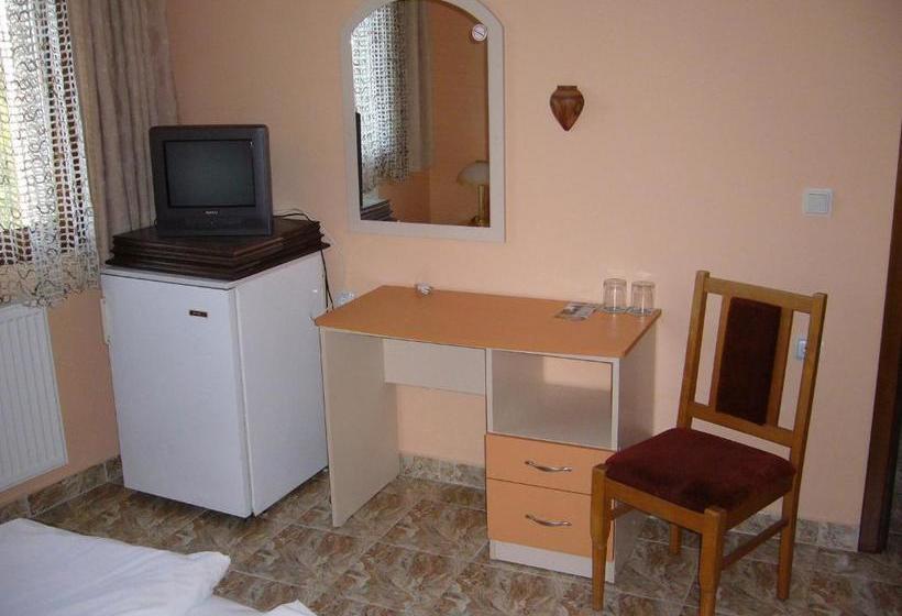 Пансион Guest House With The Wooden Plough