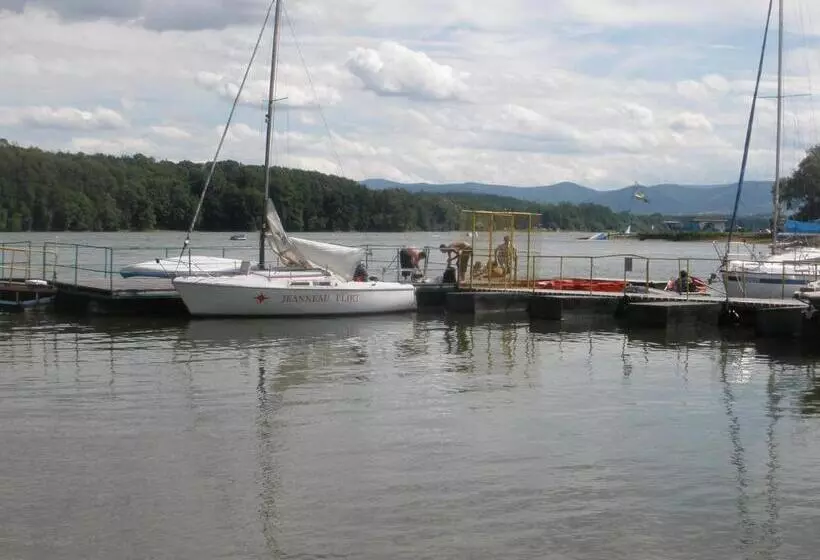 Majatalo Hostinec V Zátoce