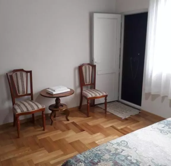 پانسیون Merabi Guest House
