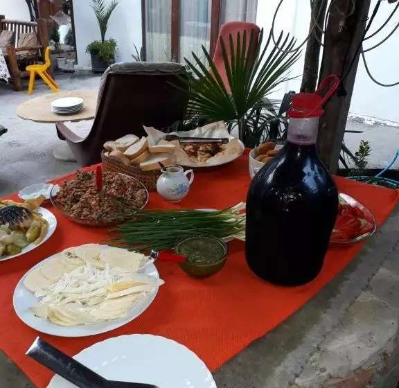 پانسیون Merabi Guest House