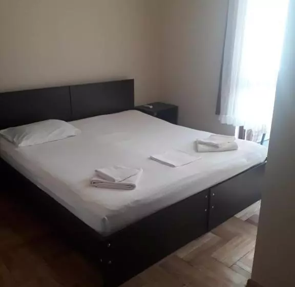 پانسیون Merabi Guest House