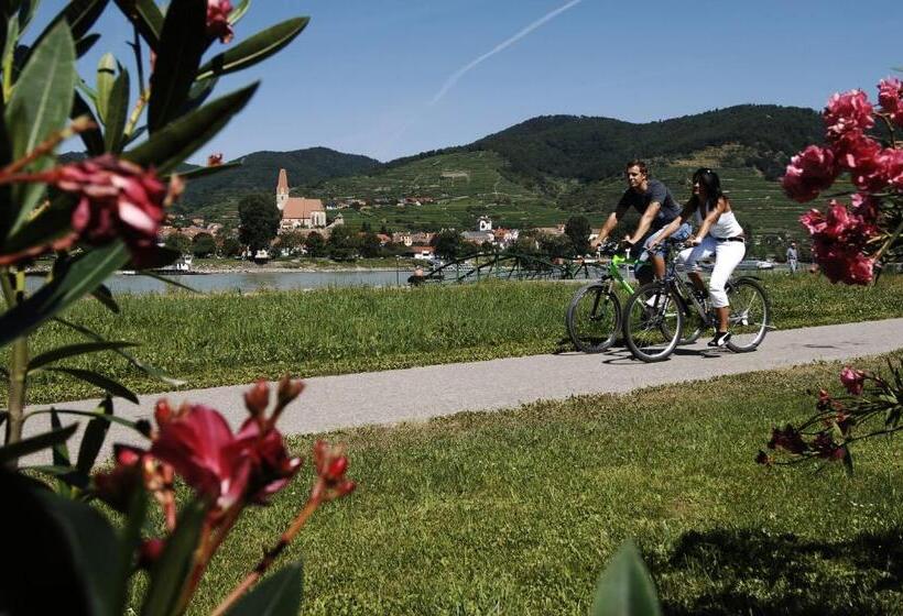 Donauhof   Hotel Garni