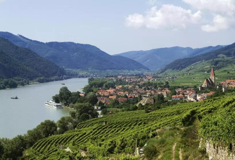 Donauhof   Hotel Garni