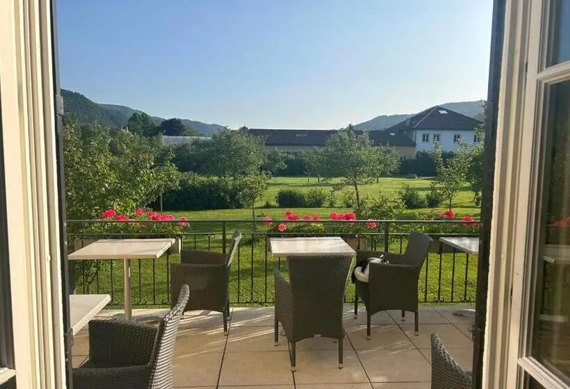 Donauhof   Hotel Garni