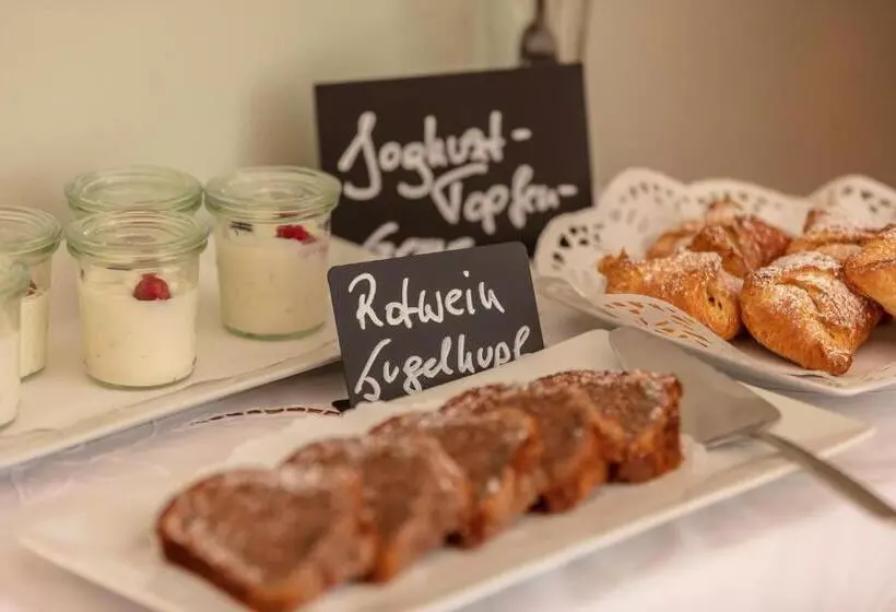 Donauhof   Hotel Garni