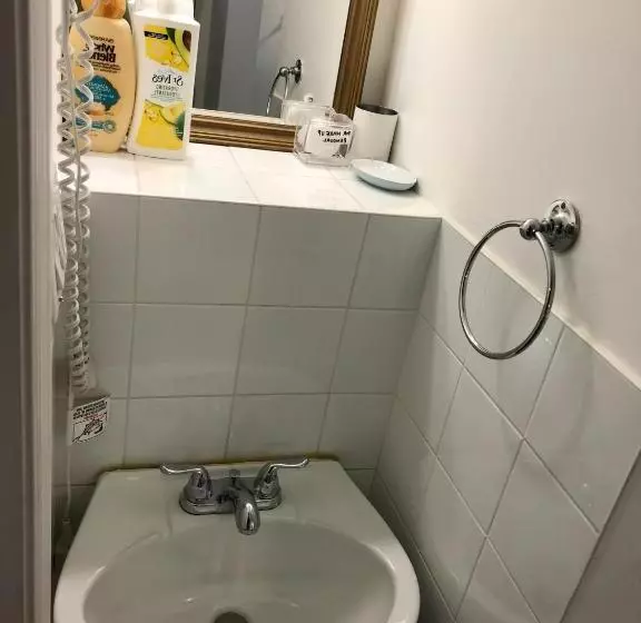 Ellis House Bed & Breakfast