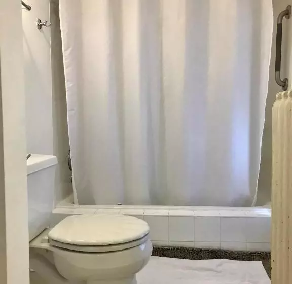 Ellis House Bed & Breakfast