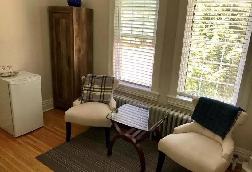 Ellis House Bed & Breakfast