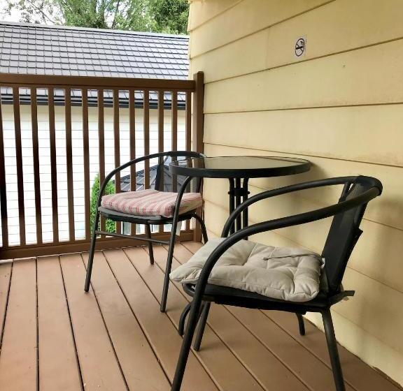 Ellis House Bed & Breakfast