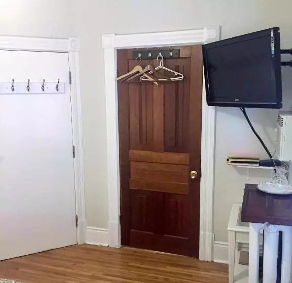 Ellis House Bed & Breakfast