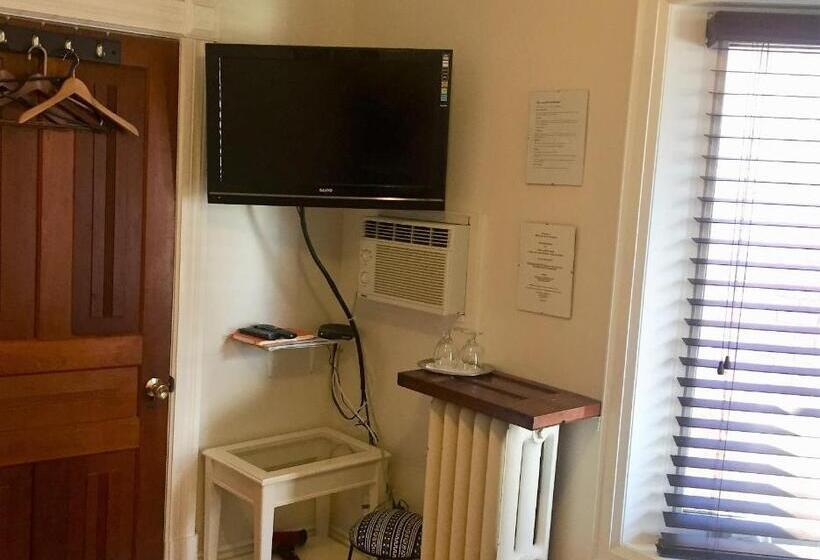 Ellis House Bed & Breakfast