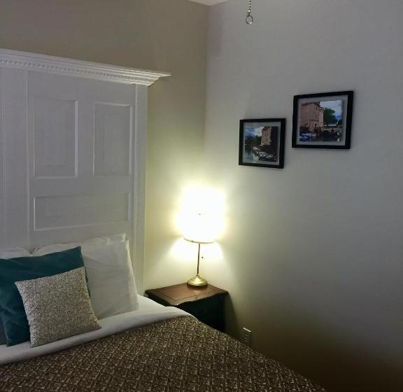 Ellis House Bed & Breakfast