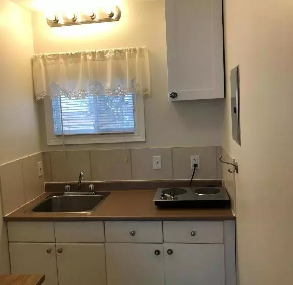 Ellis House Bed & Breakfast