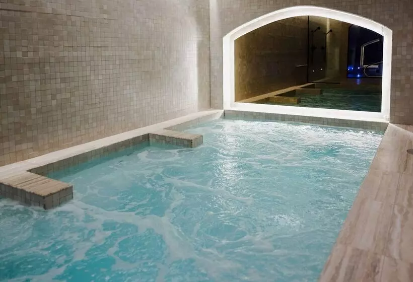 Отель & Spa Carré Saint Louis