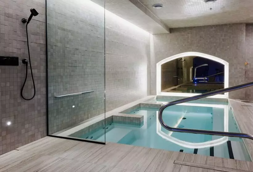 Отель & Spa Carré Saint Louis