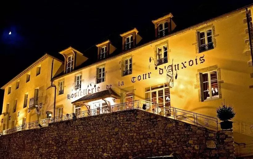 هتل Hostellerie De La Tour D'auxois