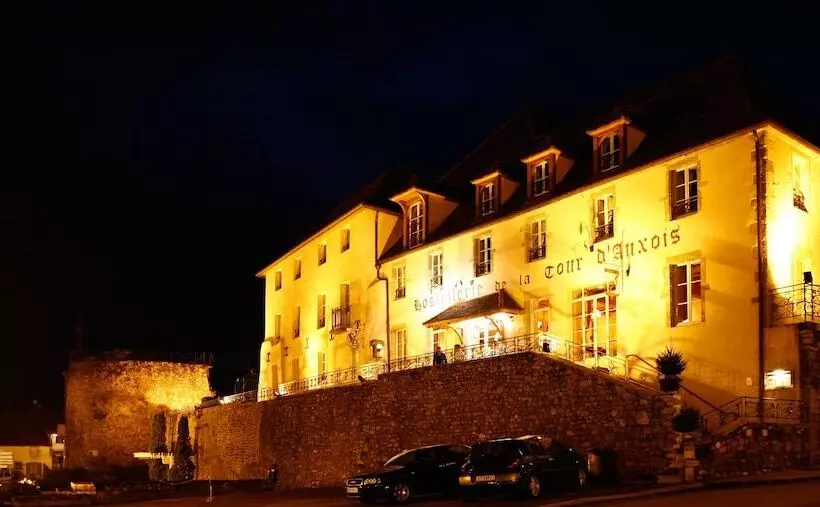 هتل Hostellerie De La Tour D'auxois