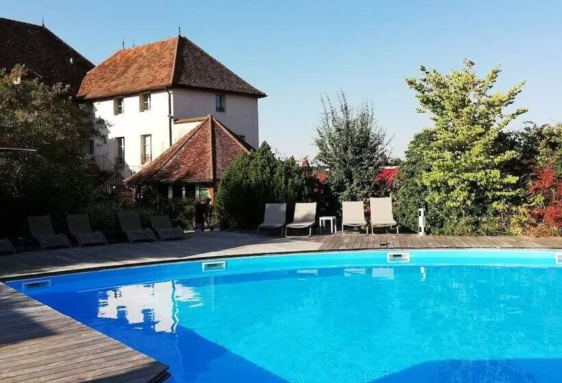 هتل Hostellerie De La Tour D'auxois