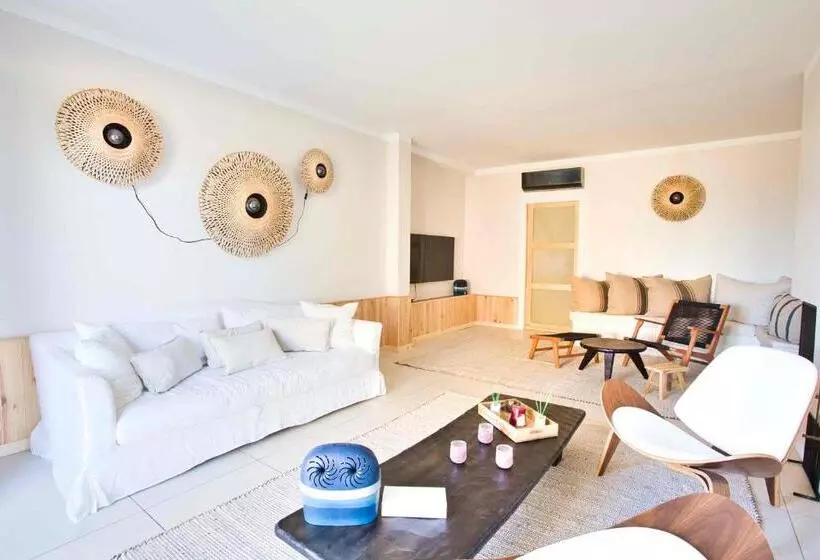 هتل L écurie Du Castellas