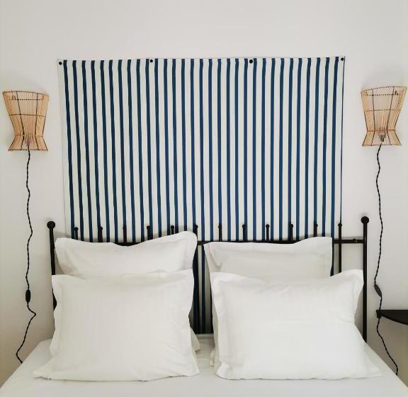 Отель L écurie Du Castellas