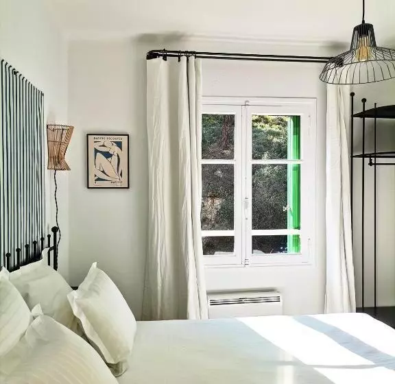 هتل L écurie Du Castellas