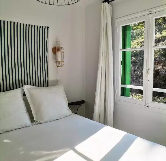 هتل L écurie Du Castellas