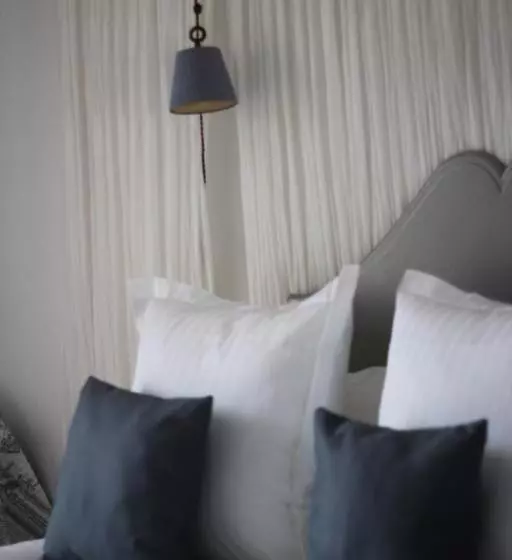 هتل L écurie Du Castellas