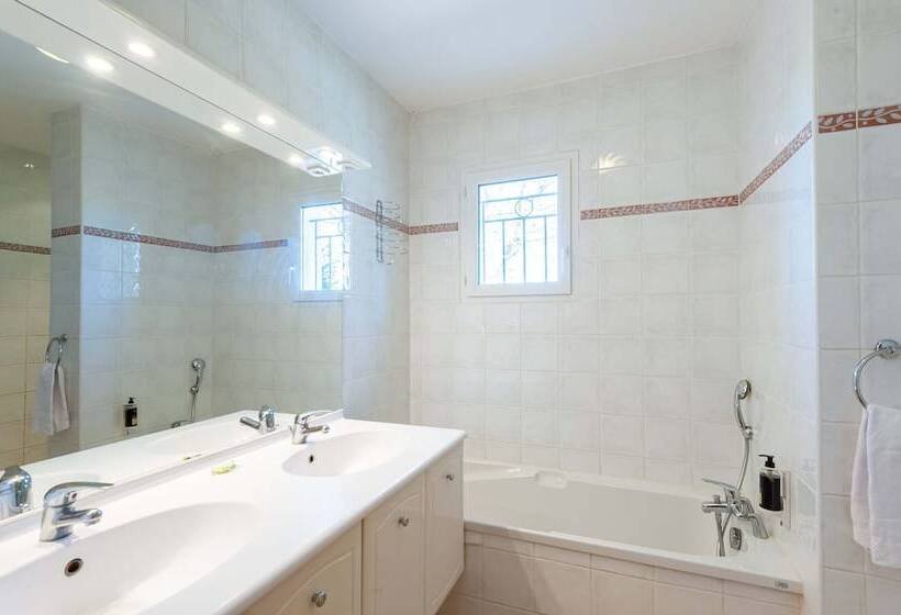 Residhotel Golf Grand Avignon