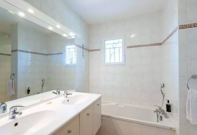 Residhotel Golf Grand Avignon