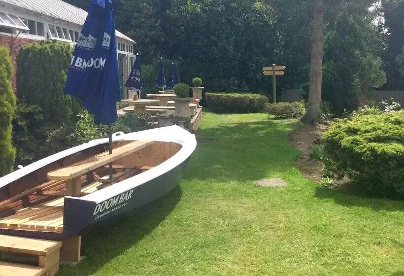 Strawberry Bank Hotel, Nec