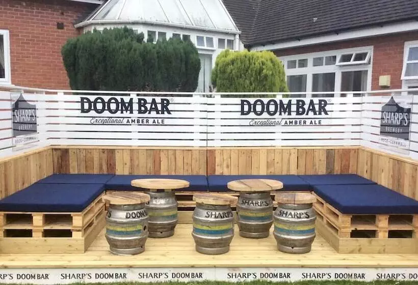 Strawberry Bank Hotel, Nec