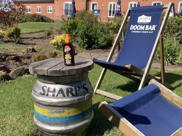 Strawberry Bank Hotel, Nec